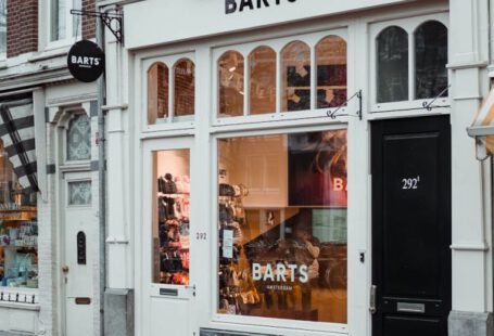 Shops - Barts Store Signage
